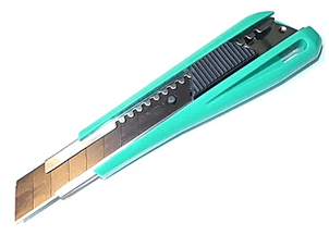 Нож пистолетный пластиковый LC-550B (18мм)