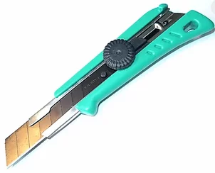 Нож пистолетный пластиковый LC-551B (18мм)